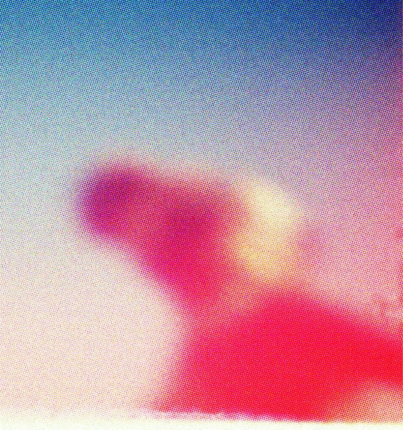 Plexiglas: rote Figur im Rasterpunkt vor Blau